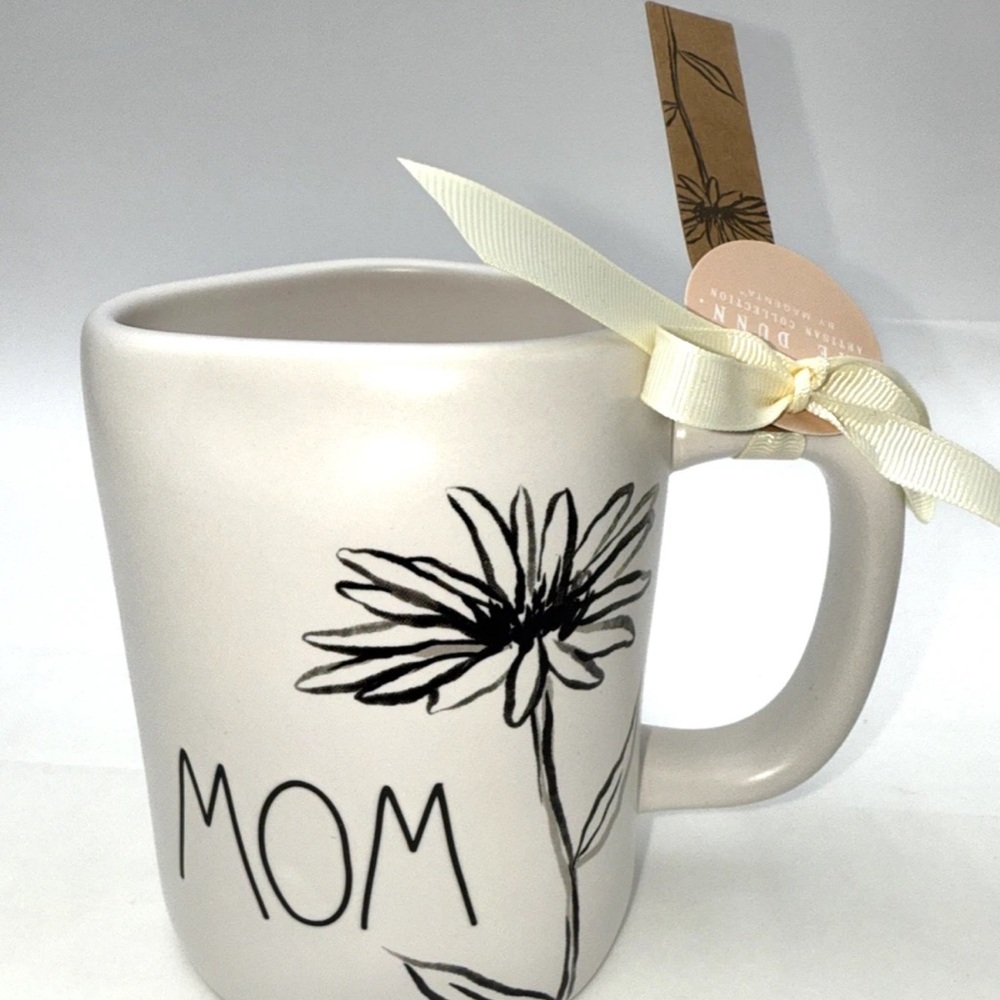 New Rae Dunn MOM Mug 15oz – Off White Daisy Flower Art – Mother's Day Gift Ceram